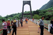 舊東河橋每到假日吸引大量的觀光客圖片