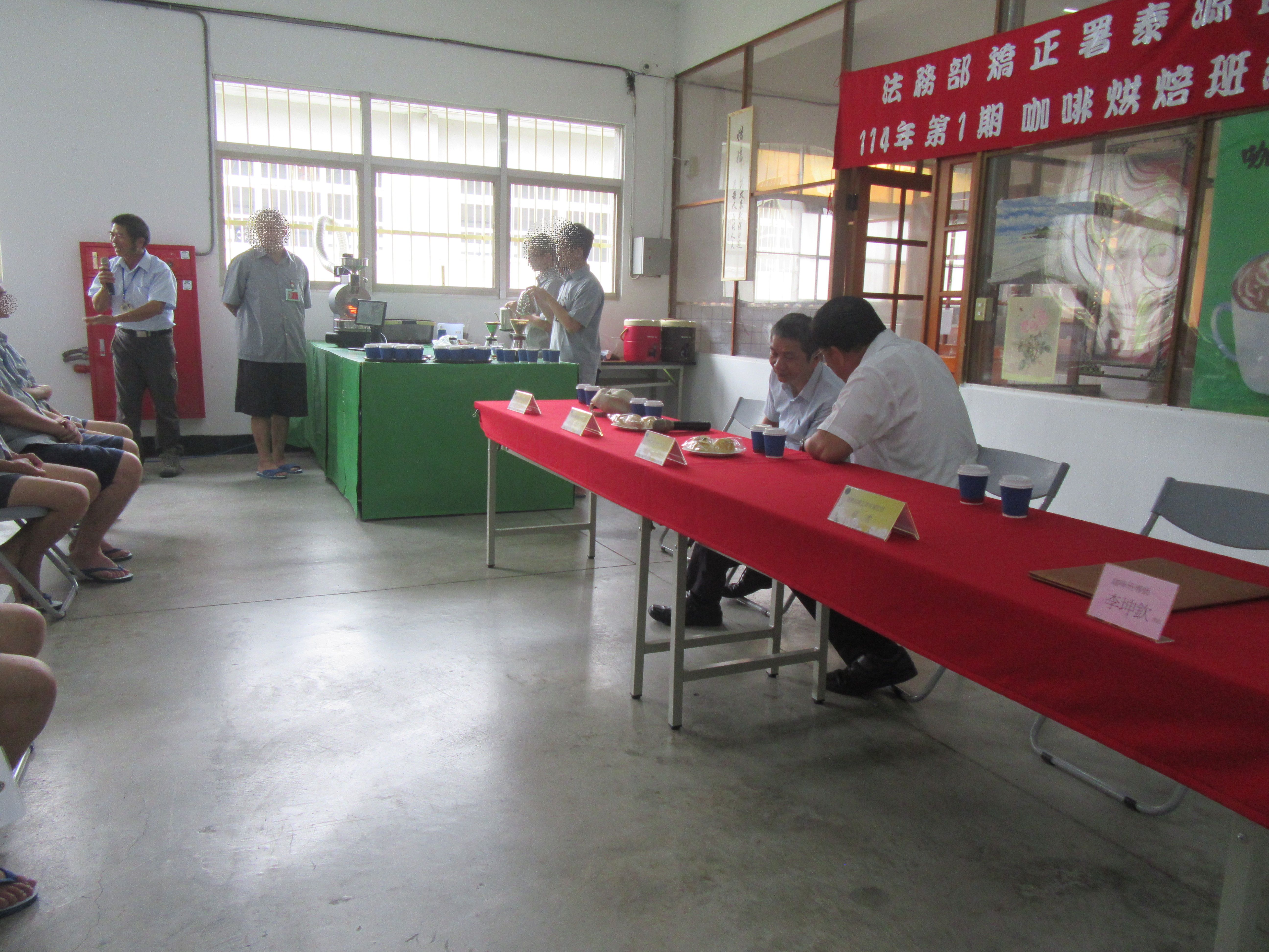 學員手沖咖啡分享品嚐